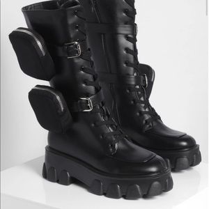 Double pouch Lace up hiker boot